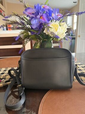 Coach Vintage 1998 Classic Black Leather Crossbody Bag style 9087